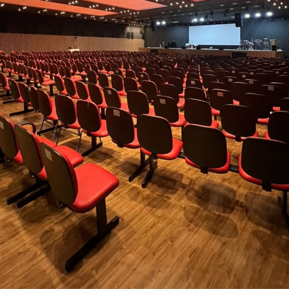 salao de eventos com piso laminado